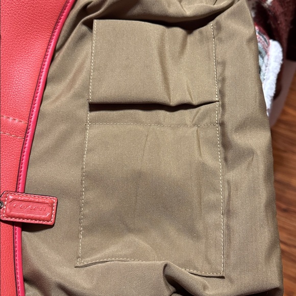 Coach Hampton in coral pebbled leather - Picture 9 of 11